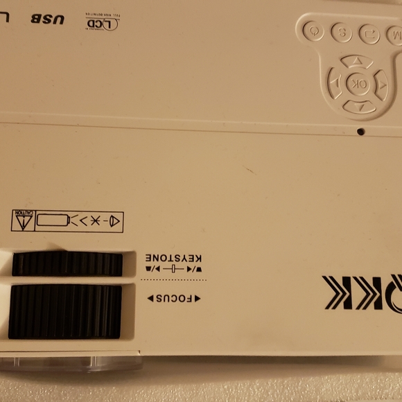 Projector and screen - Picture 4 of 5